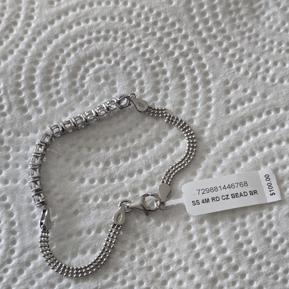 $100 Macy's Women Elegant Silver Hand Bracelet New Party - Picture 8 of 13